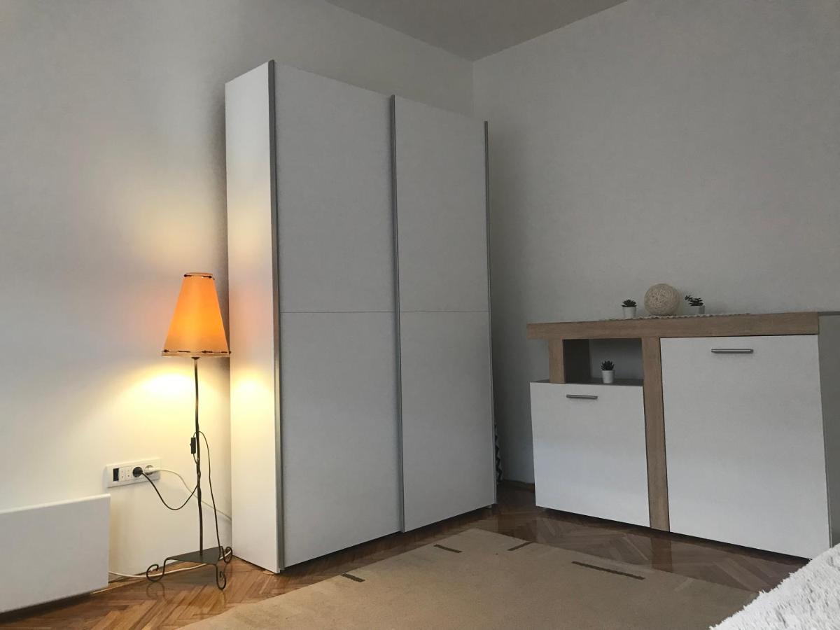 Apartman Bazar Semêndria Exterior foto